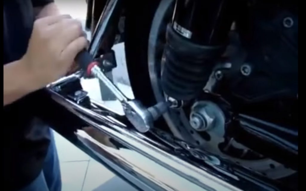 MaXpeedingRods Blog | An Automotive Blog from MaXpeedingRods - How To Install The Rear Lowering Kit On Harley Road Glide FLTR