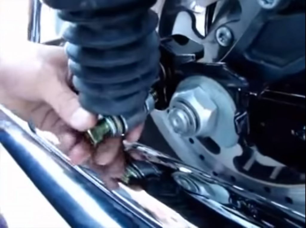 MaXpeedingRods Blog | An Automotive Blog from MaXpeedingRods - How To Install The Rear Lowering Kit On Harley Road Glide FLTR