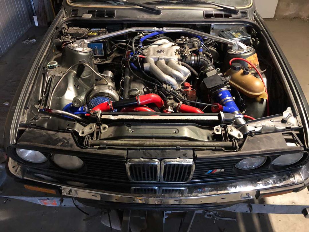 BMW's 2800cc engine and maxpeedingrods turbo